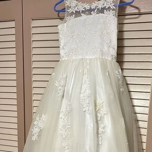 First communion dress size 10. Hi - Lo style. Like new.